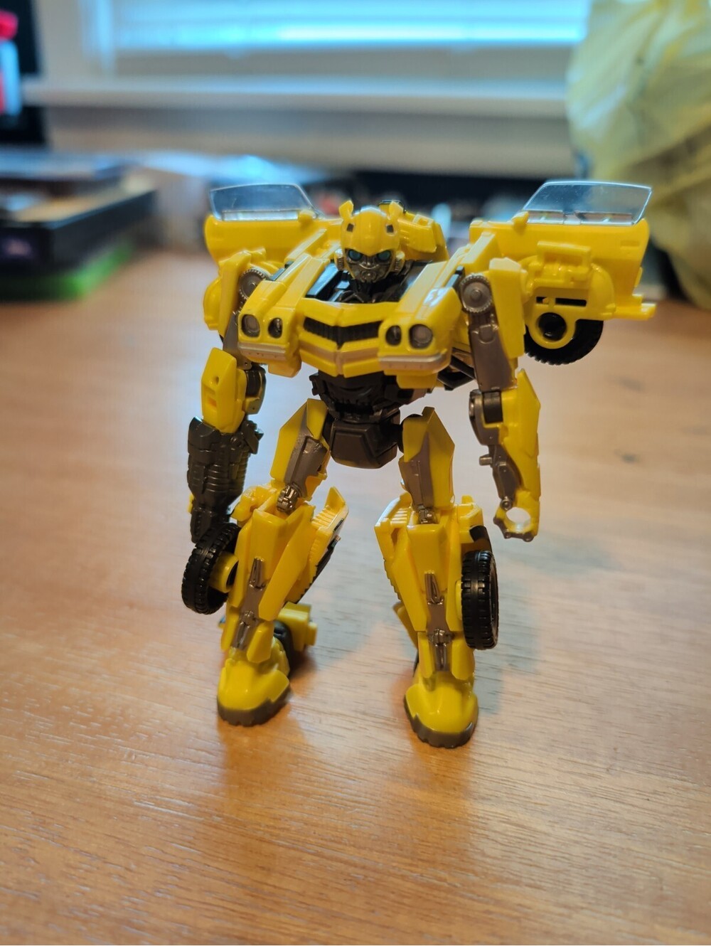 Transformers Studio Series Bumblebee complete SS-100 Rise of the Beasts Read